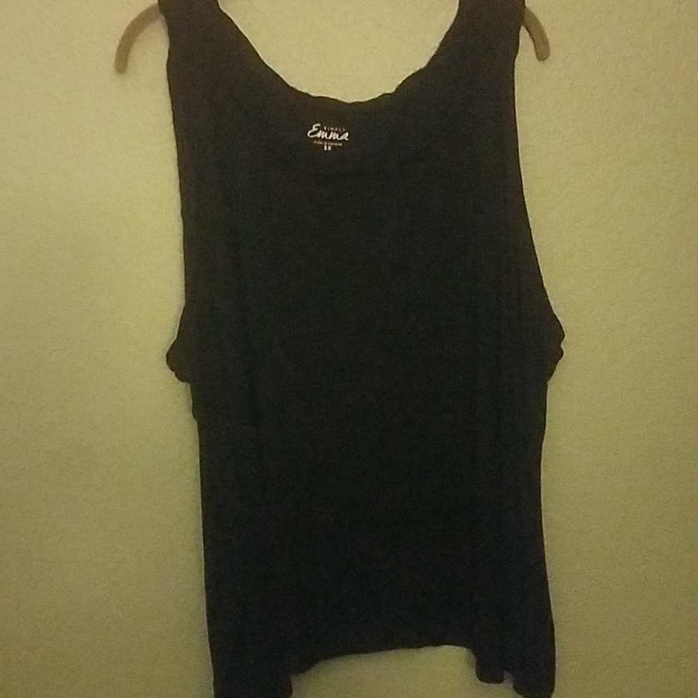 Black tank top 3x